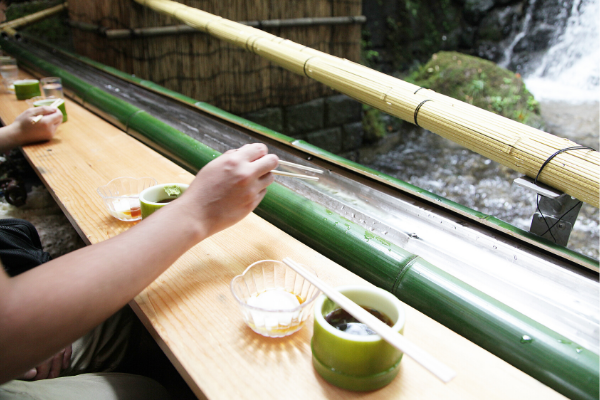 6. 吃流水麵