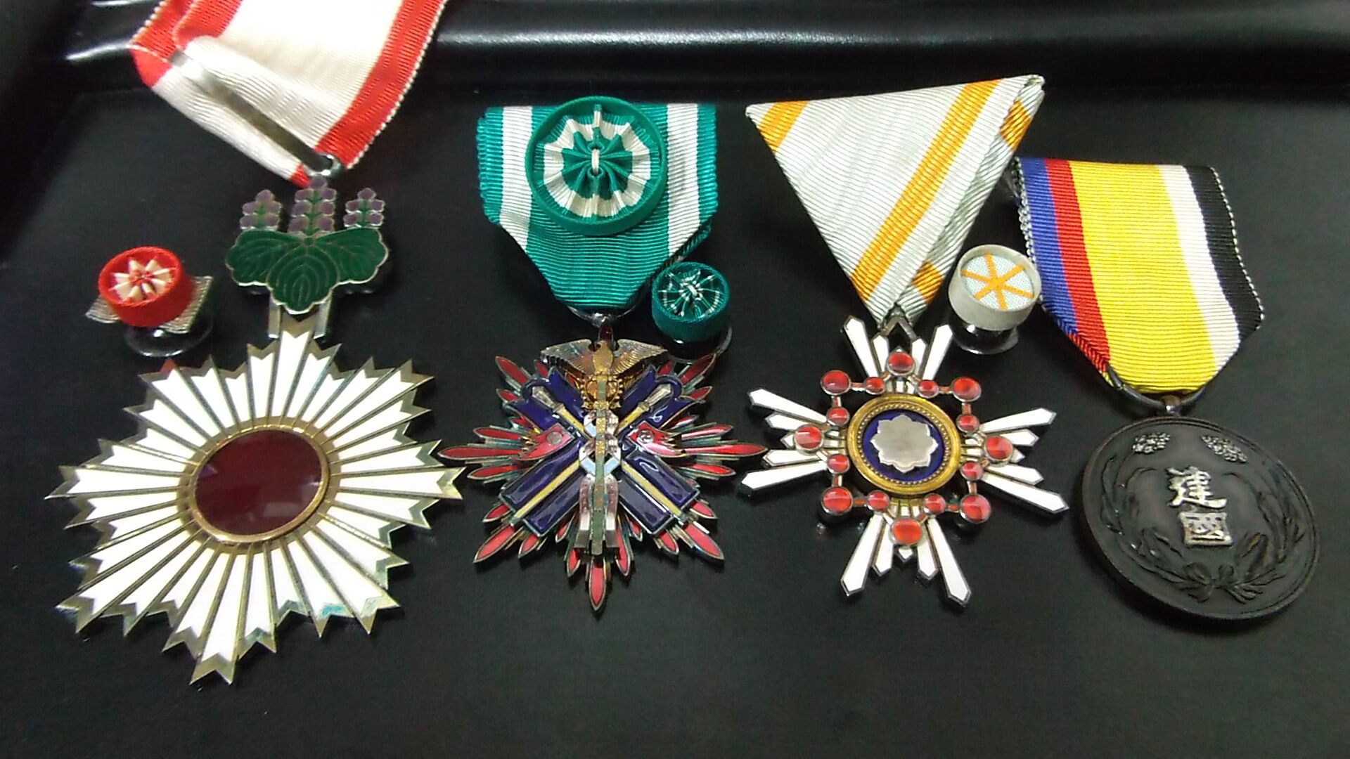 Japanese Arme medals - japanese proxy service - zenmarket