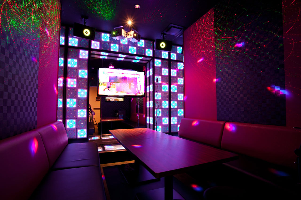 Cuarto de karaoke japonés
