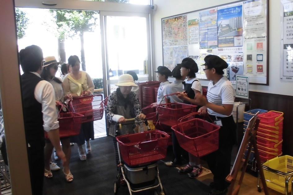 Japanese wheeling supermarket carts