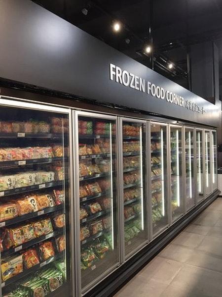 Pasillo de Congelados en Supermercado Japonés