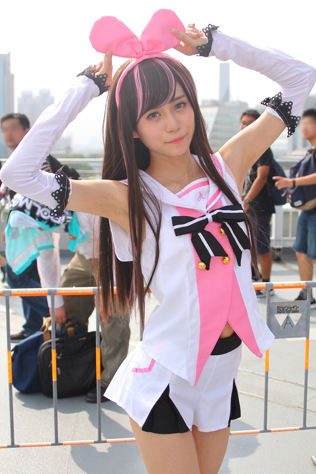 Kizuna Ai - YouTuber at Comiket 94