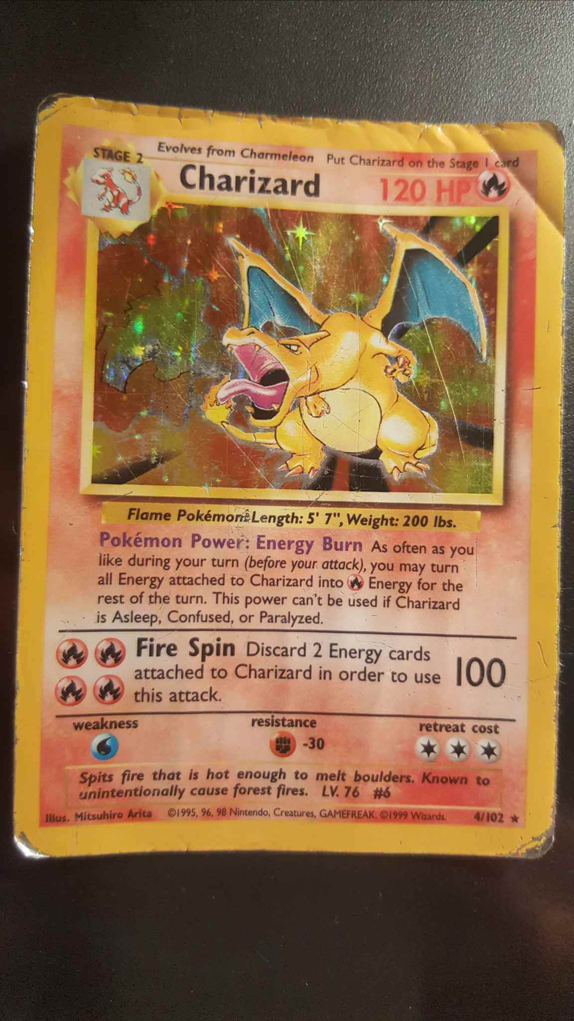 пошкоджена картка charizard