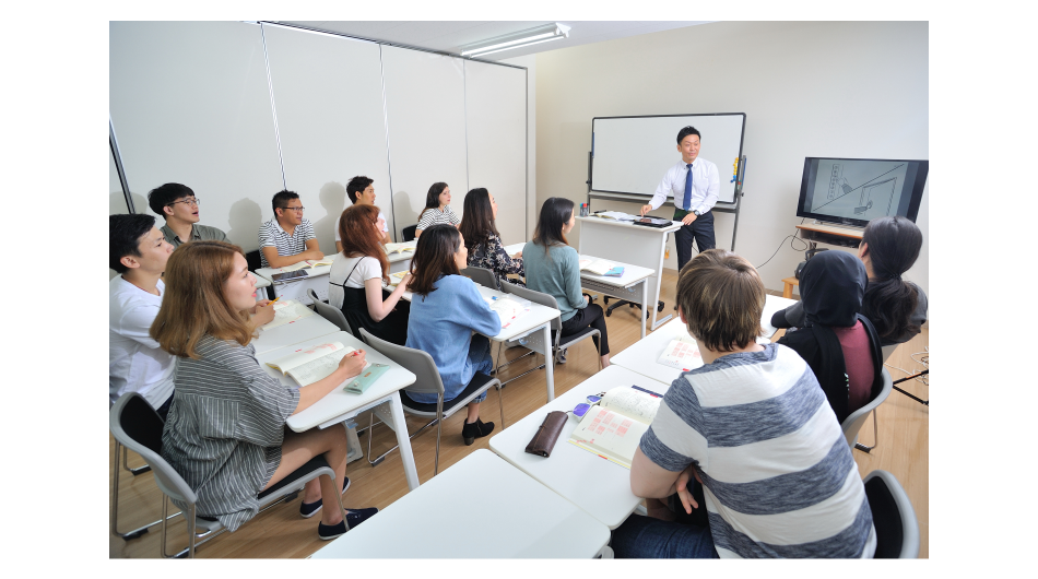 Estudiantes durante una lecci&oacute;n en la escuela japonesa Akamonkai.